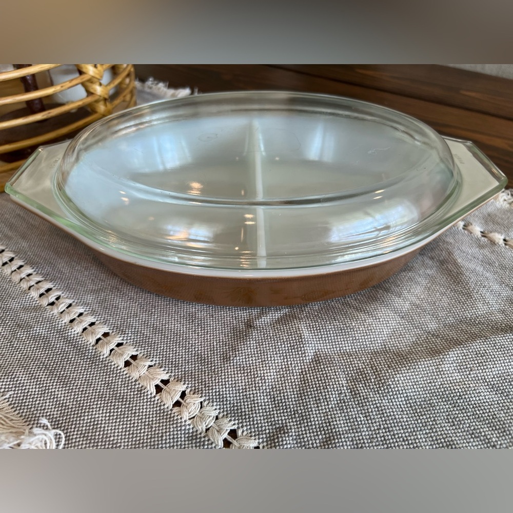 Pyrex Glass Divided Baking Dish with Lid, vintage, 1.5 quart, EUC